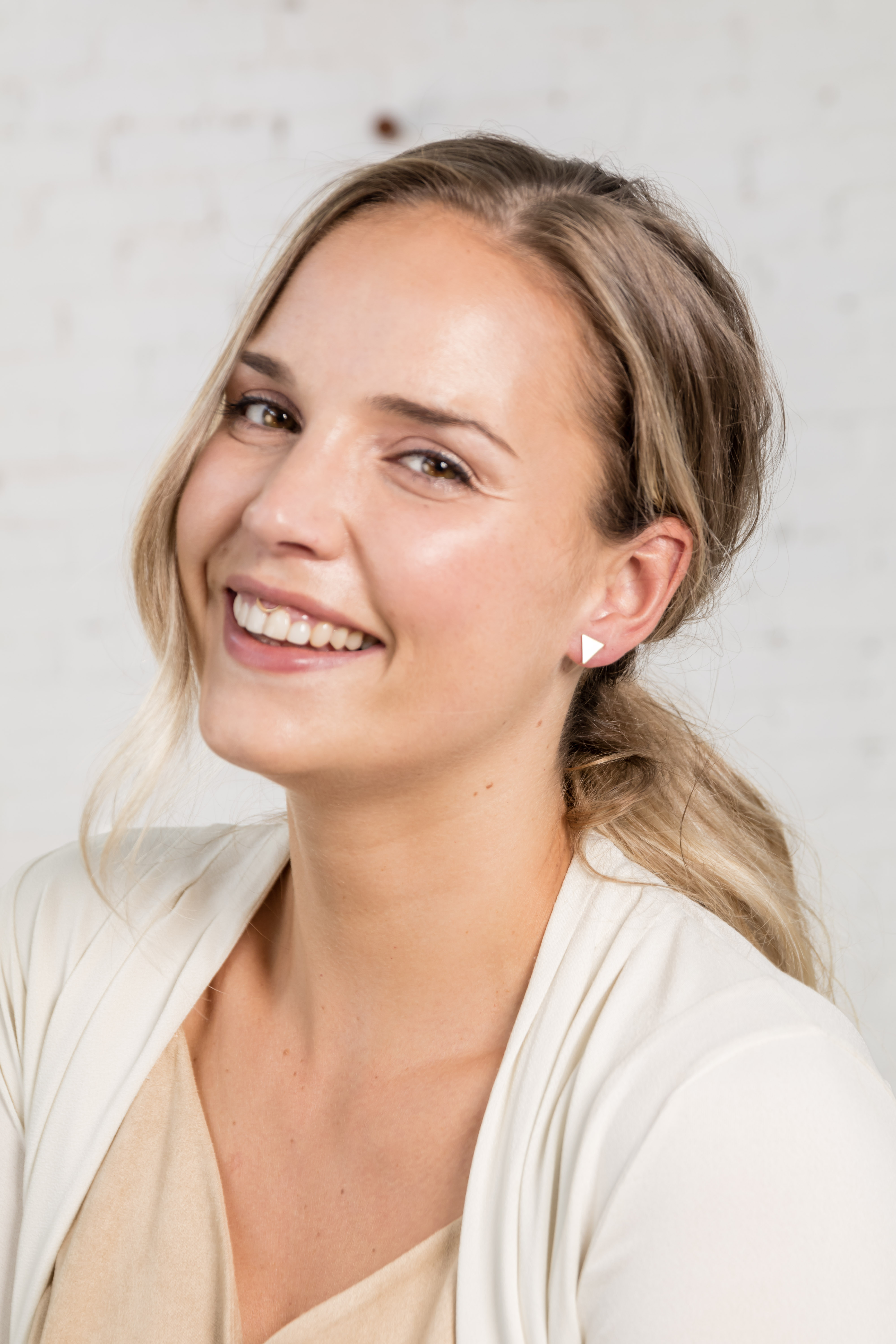 Brass triangle studs - Afbeelding 2