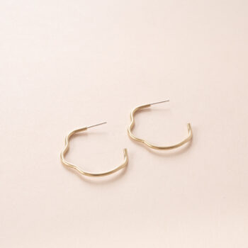 Wavy hoops