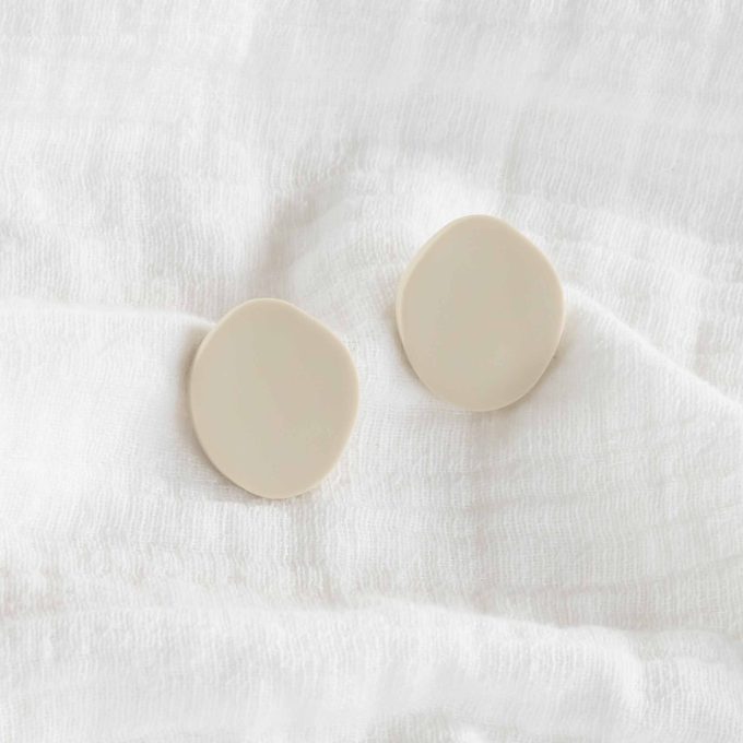 Organic Stud - Tinted Essentials