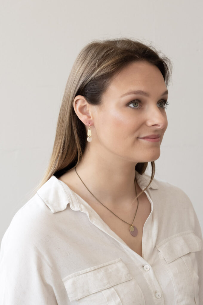 Tiny dot & droplet earrings - Tinted Essentials - Afbeelding 8