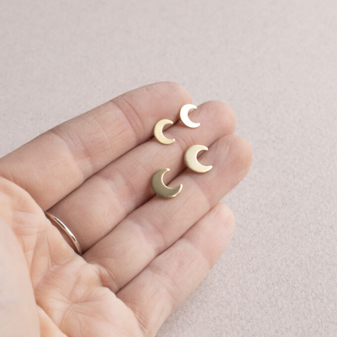 Crescent studs