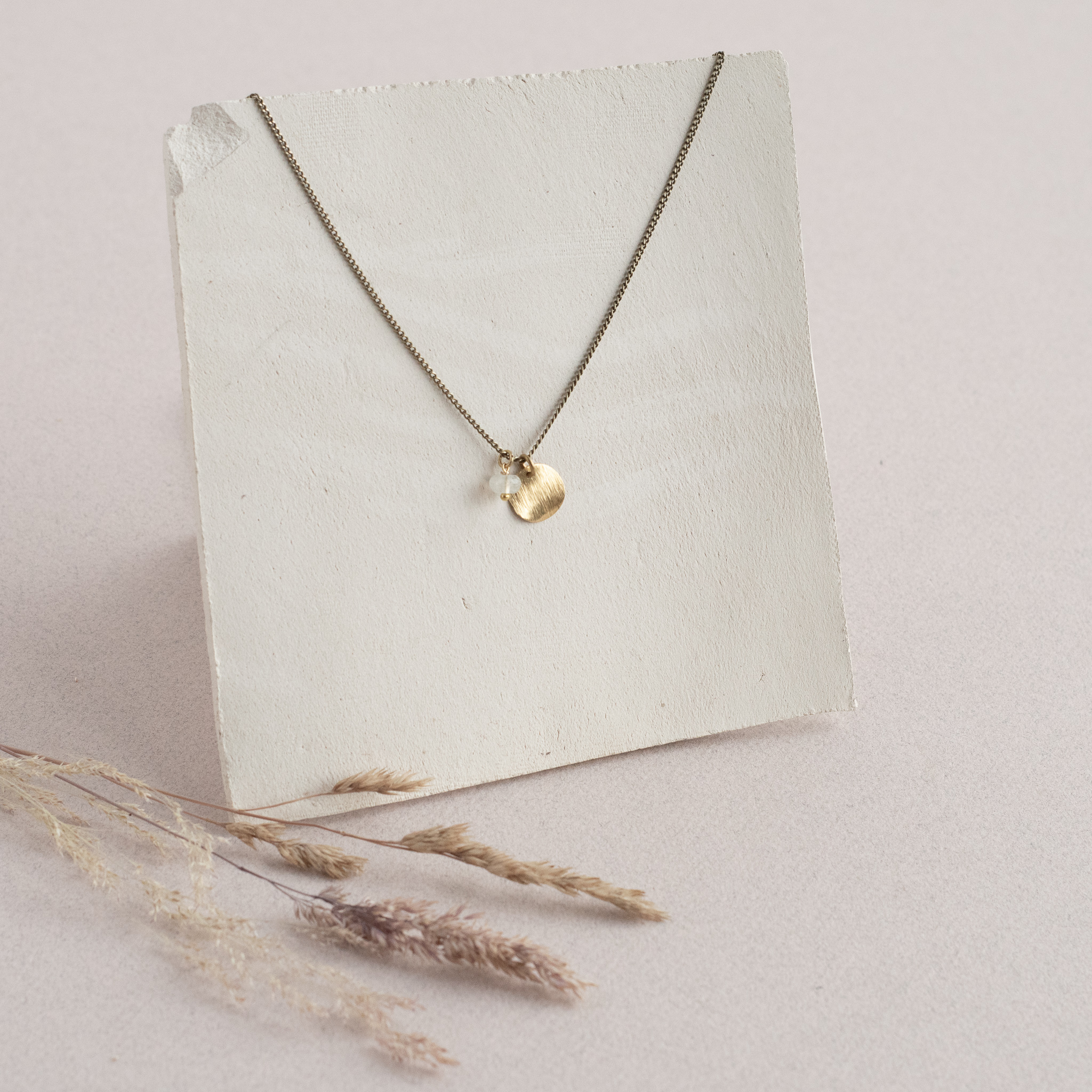 Textured round & quartz necklace