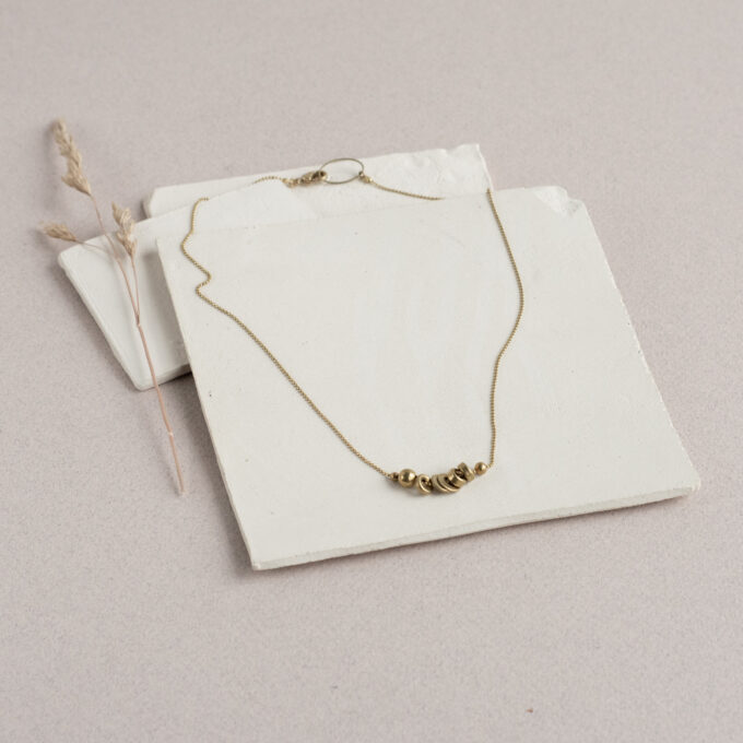 Hammered brass beads necklace