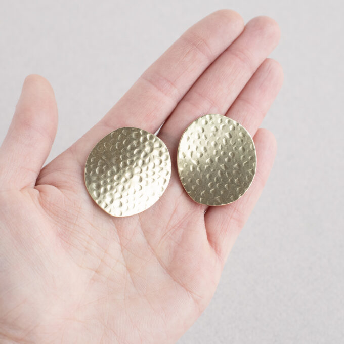 Big hammered rounded studs - Afbeelding 4
