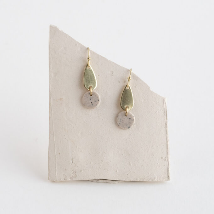 Tiny dot & droplet earrings - Tinted Essentials - Afbeelding 3