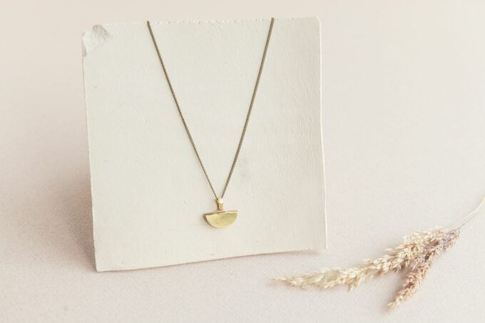 Quarter moon long necklace mix&glow