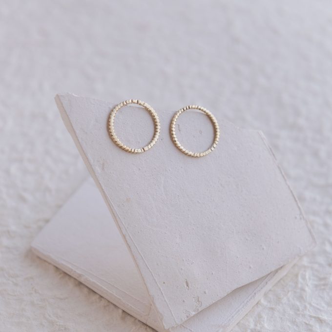 The textured open dot